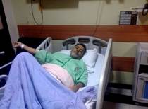 عیادت مدیـرکل و هیئـت همـراه از همکار بستـری در بیمارستـان