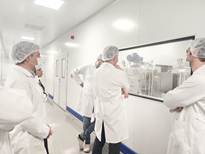 بازدید مدیـرکل دارو درمان سازمان دامپــزشکی کشور از کارخانه تولیـد دارو در استان قــم